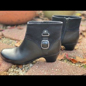 COPY - Clarks Leather Ankle boots